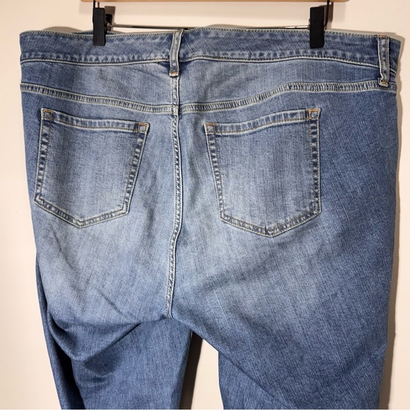 Torrid Crop Boyfriend Straight Vintage Stretch Mid-Rise Jean Size 16 - Picture 4 of 9